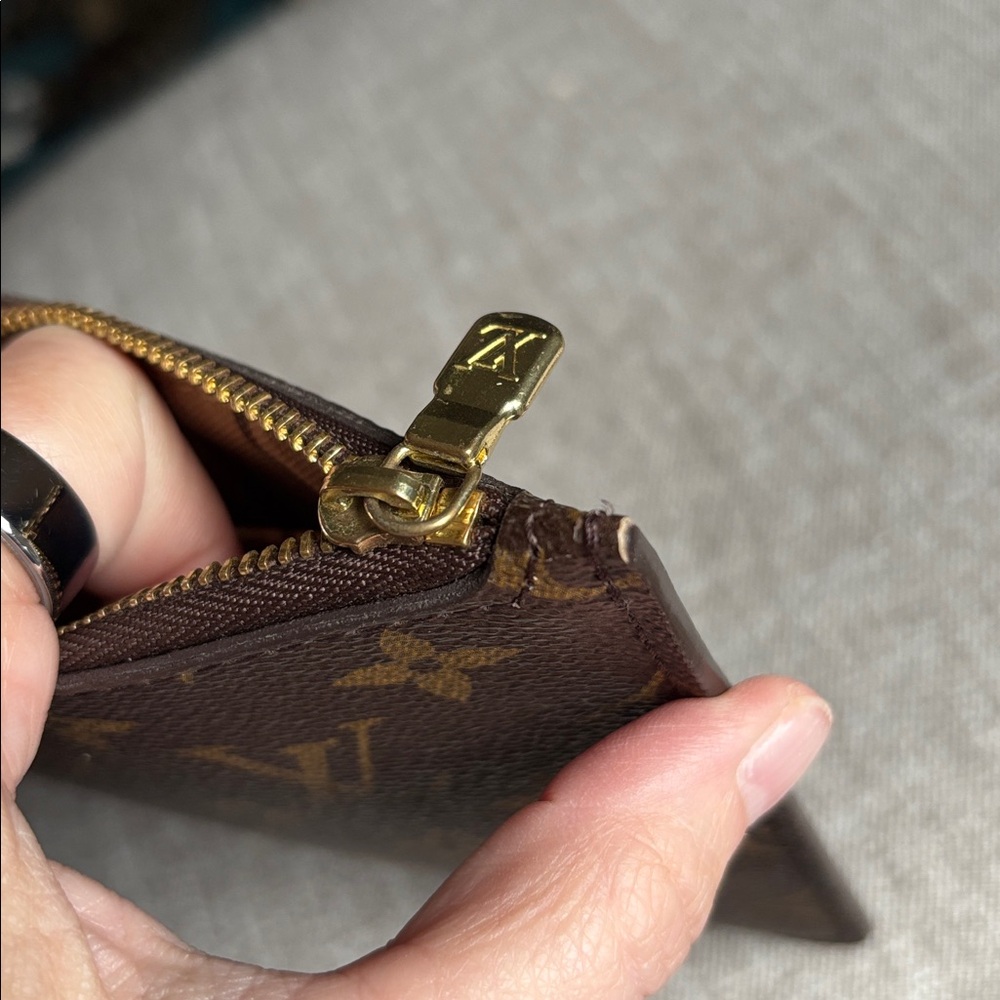 Louis Vuitton pouch - Picture 9 of 12